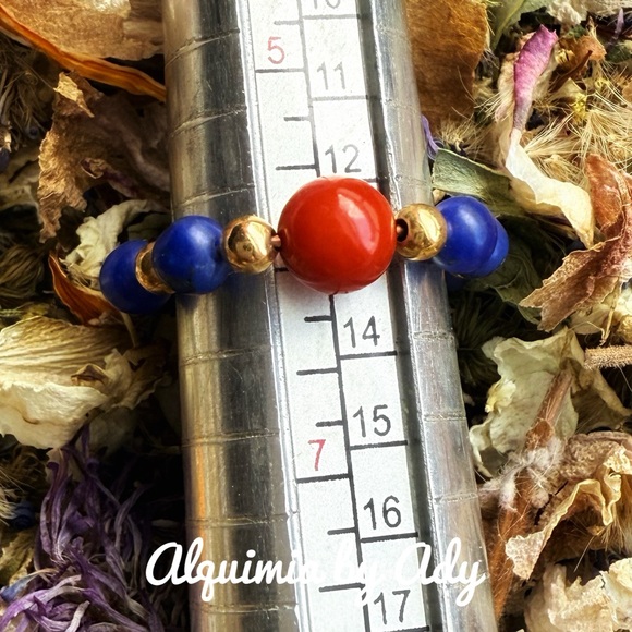 Alquimia Jewelry - Lapis lazuli and coral beaded ring